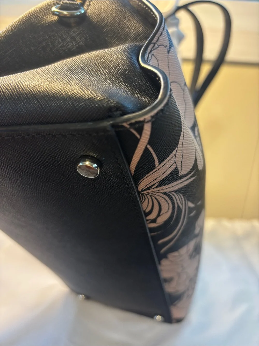 EUC Kate Spade Laurel Way Gardenia Satchel & Wallet Set